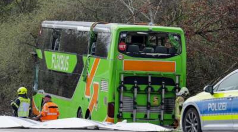 Si ribalta bus in Germania, 5 morti