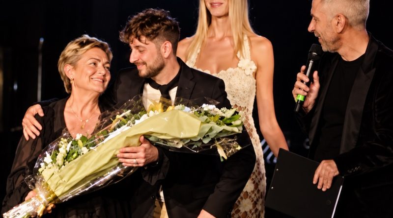 Standing ovation per Antonietta Tuccillo alla Milano Fashion Week: a B ICONIC il crochet nato durante le terapie diventa moda